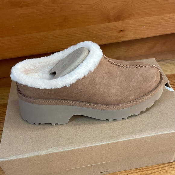 UGG® New Heights Cozy Clogs - Picture 4 of 8